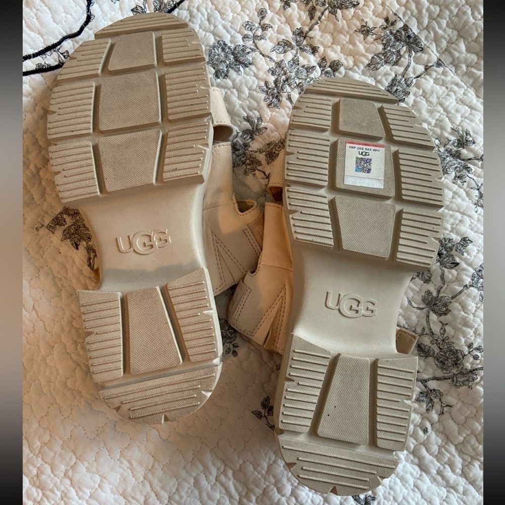 UGG Women’s Ashton Platform Slides - Picture 9 of 9